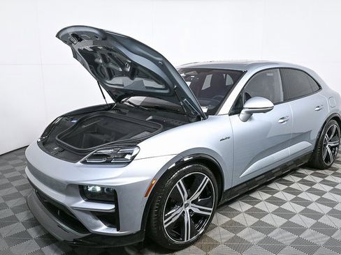 New 2025 Porsche Macan Turbo Electric image 40