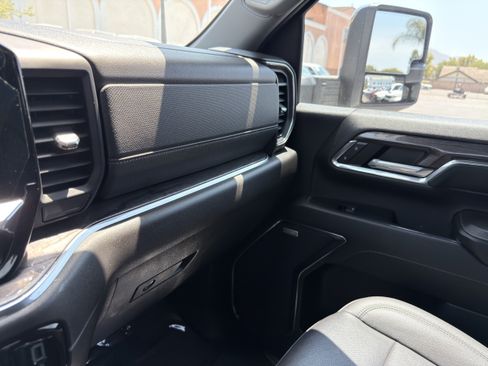 Used 2024 Chevrolet Silverado 2500 LTZ w/ LTZ Convenience Package AWD/4WD image 37