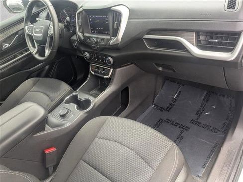 Used 2024 GMC Terrain SLE image 21
