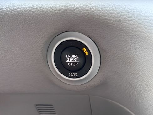 Used 2022 Chrysler Pacifica Limited image 17