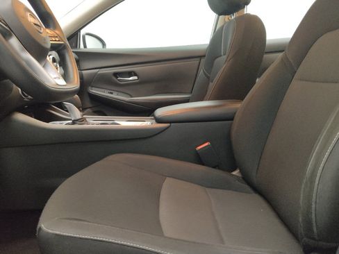 Used 2025 Nissan Sentra SV FWD image 17