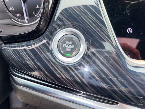 Used 2025 Cadillac XT6 Premium Luxury image 30