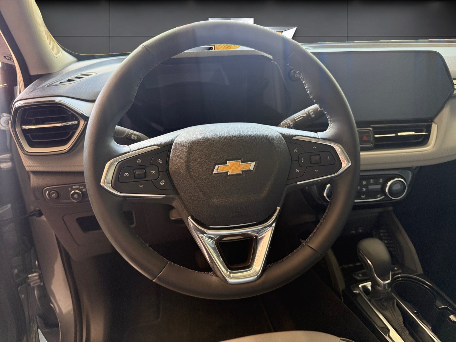 Used 2026 Chevrolet TrailBlazer LT w/ Convenience Package FWD image 23