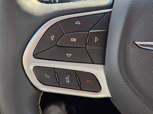 Used 2024 Chrysler Pacifica Limited FWD image 36