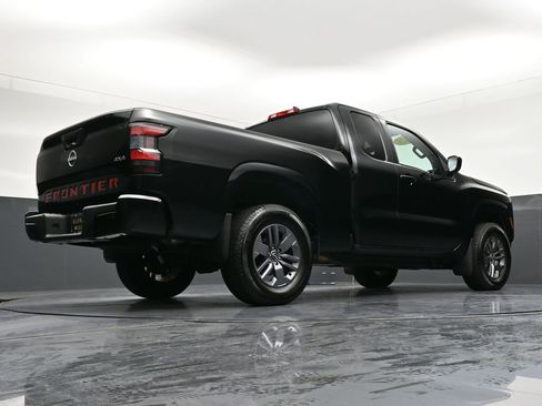Used 2025 Nissan Frontier SV image 29