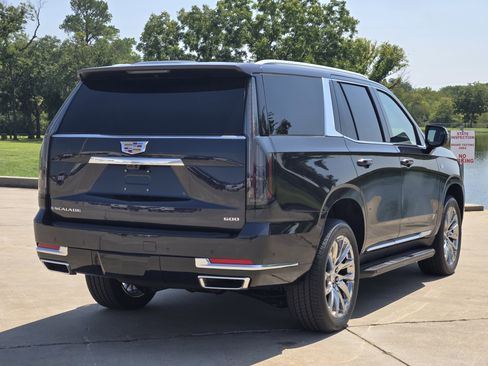 New 2025 Cadillac Escalade Premium Luxury image 4