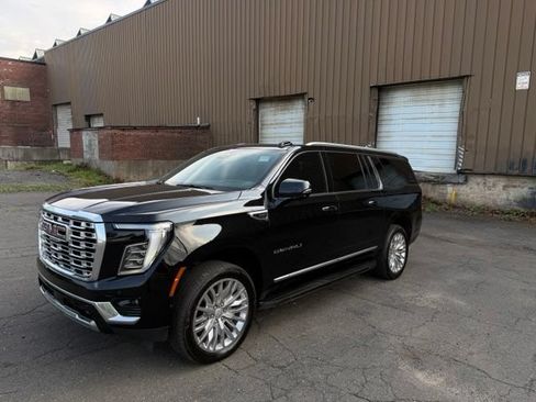 Used 2025 GMC Yukon XL Denali w/ Advanced Technology Package AWD/4WD image 1