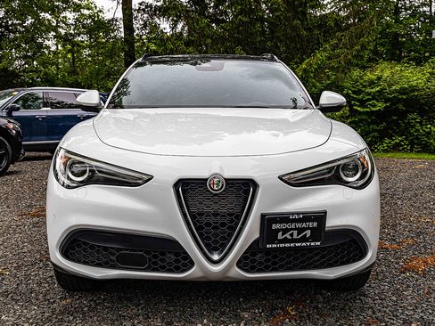 Used 2022 Alfa Romeo Stelvio Ti image 2