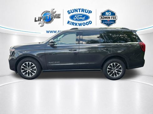 Used 2025 Ford Expedition Platinum AWD/4WD image 2