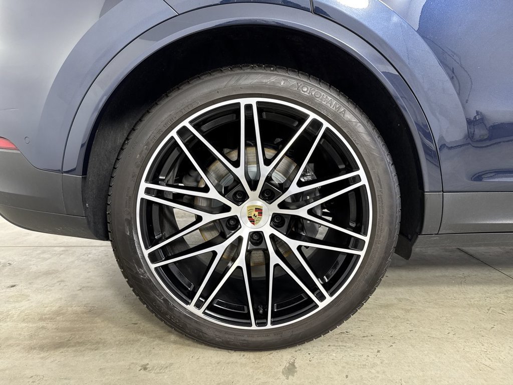 Certified 2024 Porsche Cayenne Coupe AWD/4WD image 16