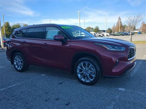 Used 2024 Toyota Highlander Limited image 2