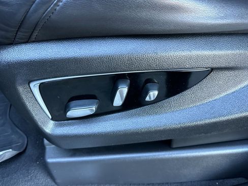 Used 2019 Cadillac Escalade 2WD 4dr image 14