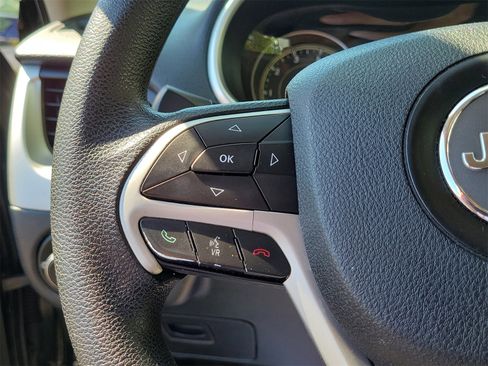 Used 2014 Jeep Cherokee Sport image 16