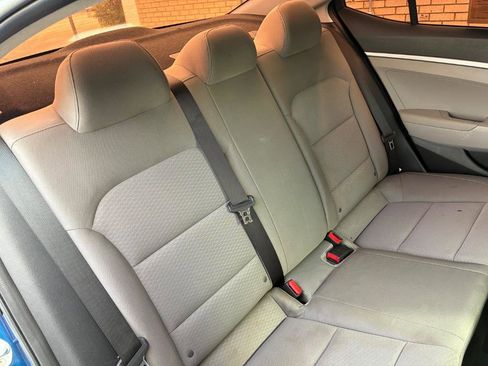 Used 2020 Hyundai Elantra SE image 18