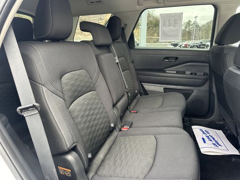 Used 2024 Nissan Pathfinder SV image 25