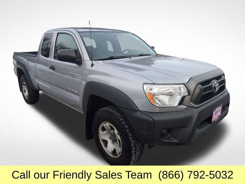 Used 2015 Toyota Tacoma 4x4 Access Cab w/ Convenience Package image 9