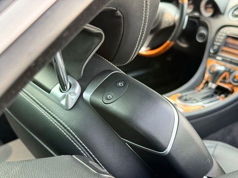 Used 2011 Mercedes-Benz SL 550 image 26