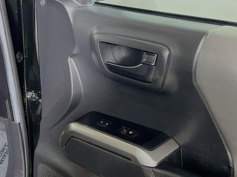 Used 2022 Toyota Tacoma SR5 image 31