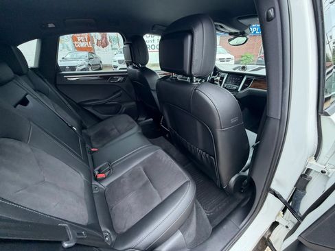Used 2017 Porsche Macan AWD/4WD image 25