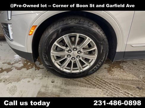 Used 2017 Cadillac XT5 Luxury w/ Driver Awareness Package AWD/4WD image 11
