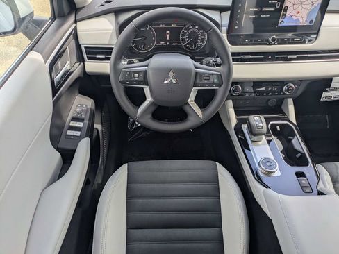 New 2026 Mitsubishi Outlander SE FWD image 15