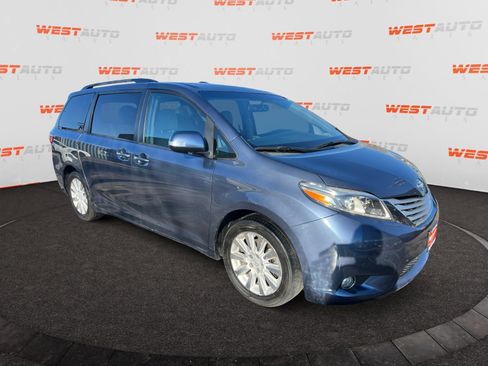 Used 2015 Toyota Sienna Limited image 5