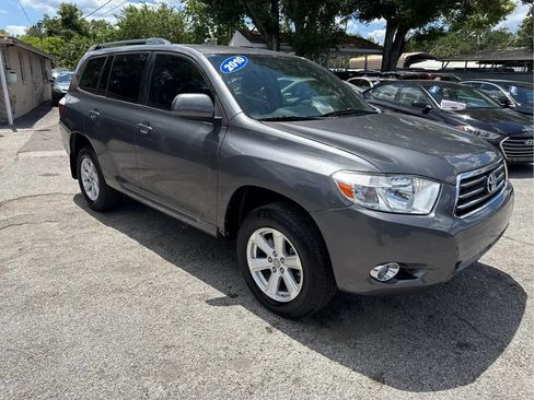 Used 2010 Toyota Highlander SE FWD image 3