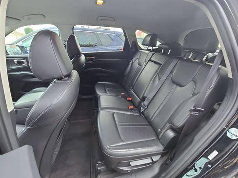 Used 2024 Kia Sorento S FWD image 18