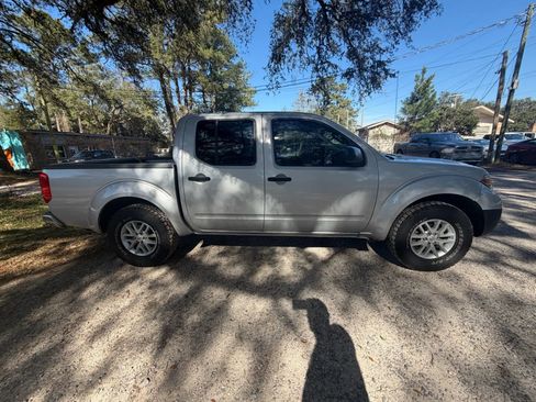 Used 2016 Nissan Frontier SV image 4