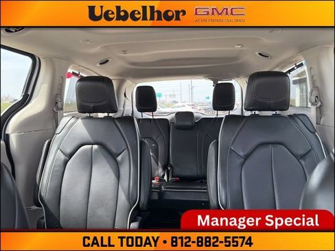 Used 2024 Chrysler Pacifica Limited FWD image 23