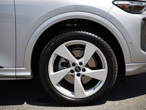 Certified 2025 Audi Q5 Premium Plus w/ Premium Plus AWD/4WD image 5