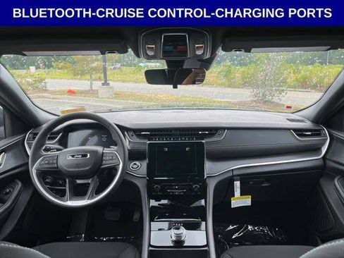 Certified 2026 Jeep Grand Cherokee Laredo RWD image 11