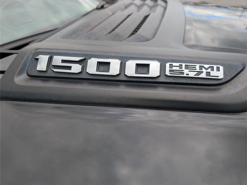 Used 2019 RAM 1500 Laramie w/ Sport Appearance Package AWD/4WD image 11