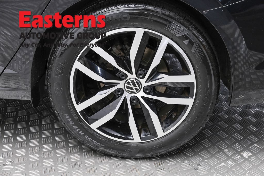 Used 2025 Volkswagen Jetta SE FWD image 9
