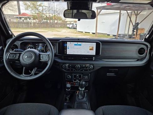 Used 2025 Jeep Wrangler Unlimited Rubicon image 24