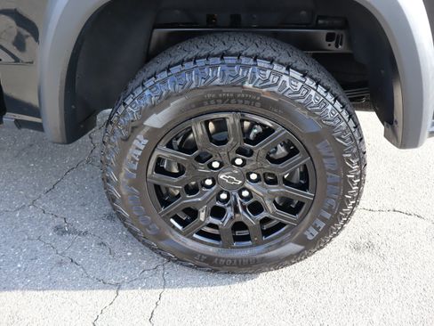 Used 2025 Chevrolet Colorado Trail Boss AWD/4WD image 38