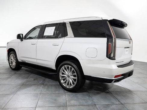 Used 2023 Cadillac Escalade Premium Luxury image 4