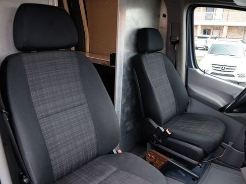 Used 2018 Mercedes-Benz Sprinter 2500 image 12