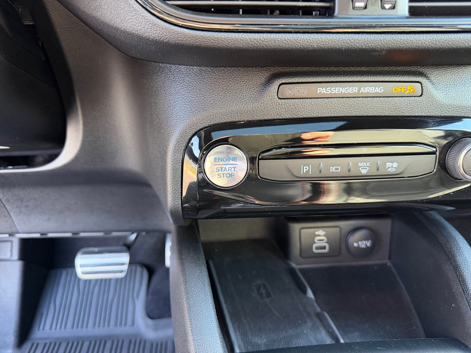Used 2024 Ford Escape ST-Line Elite w/ Premium Technology Package AWD/4WD image 28