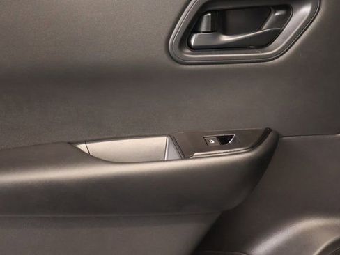 Used 2025 Nissan Rogue S image 28