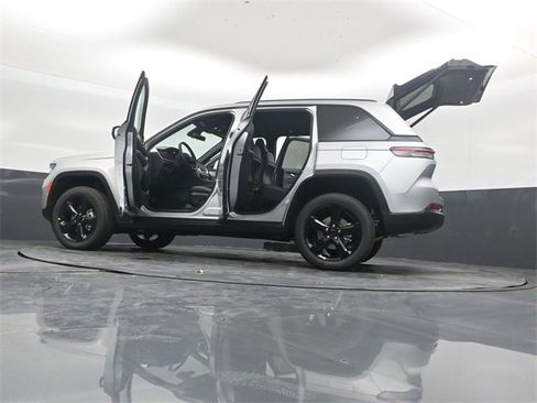 New 2025 Jeep Grand Cherokee Altitude image 51