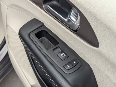 Used 2023 Chrysler Voyager LX image 36