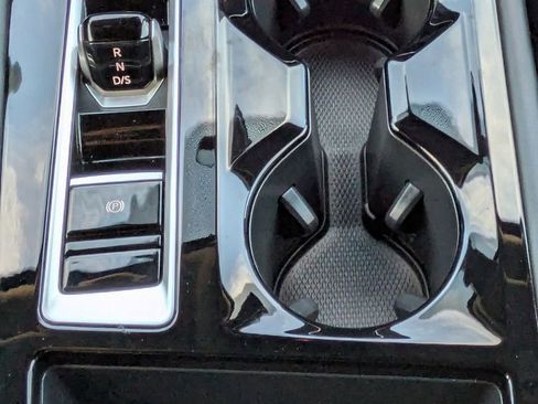 Used 2025 Volkswagen Atlas SE image 19