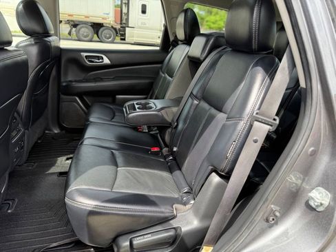 Used 2019 Nissan Pathfinder Platinum AWD/4WD image 19