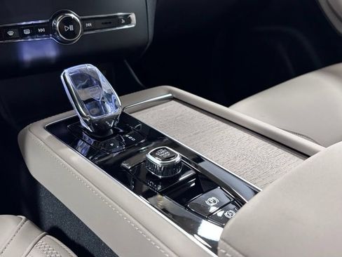 Certified 2026 Volvo XC90 B6 Plus AWD/4WD image 15