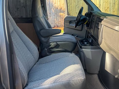 Used 2007 Chevrolet Express 1500 AWD Passenger w/ LT Preferred Equipment Group image 29