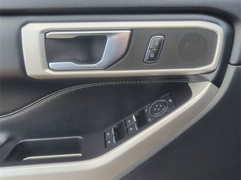 Used 2021 Ford Explorer XLT w/ Equipment Group 202A image 13