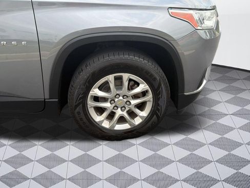 Used 2019 Chevrolet Traverse LT FWD image 12