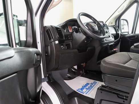 Used 2024 RAM ProMaster 2500 w/ Convenience Group FWD image 3