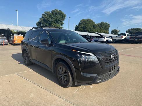 Used 2024 Nissan Pathfinder SV w/ SV Premium Package FWD image 3